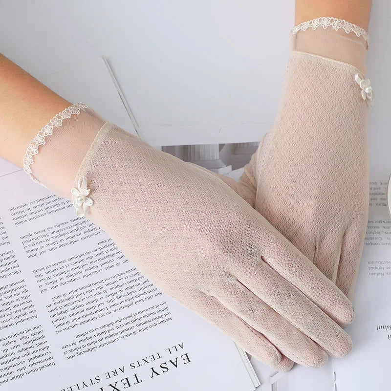 防晒手套女Ice Silk Sunscreen Touch Screen Women Lace Gloves Thin Mesh Breathable Non-slip Female Gloves Short Exquisite Driving Gloves