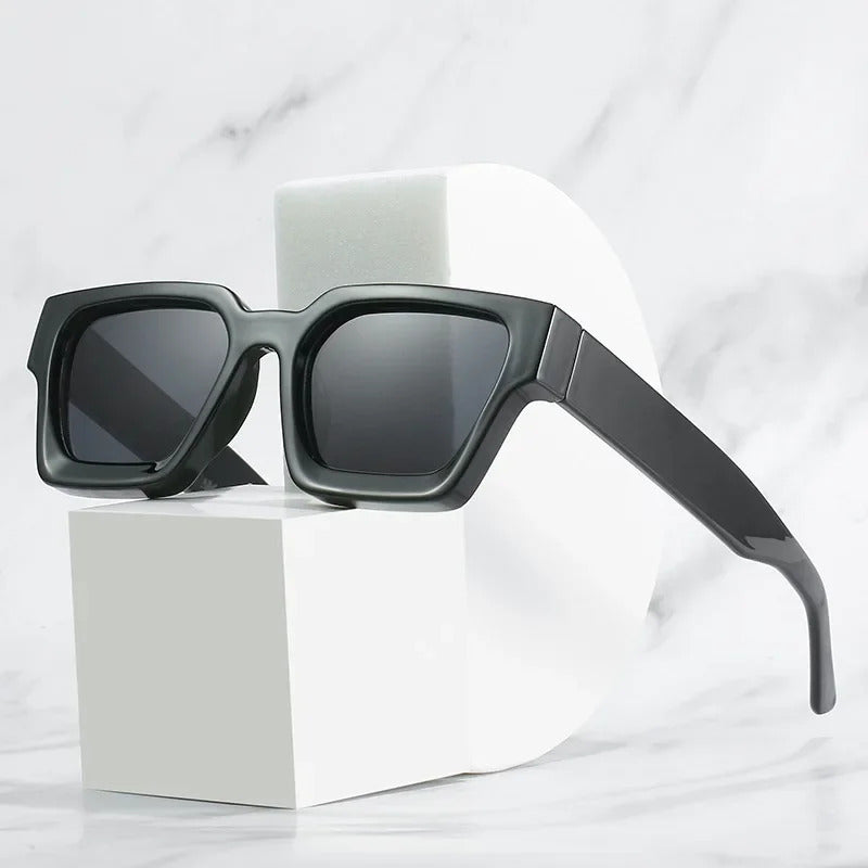 太阳镜男New Luxury Glamour Sunglasses for Women and Men Designer Famous Brand Glasses Square Stylish Trend Eyewear UV400 Sun Glasses