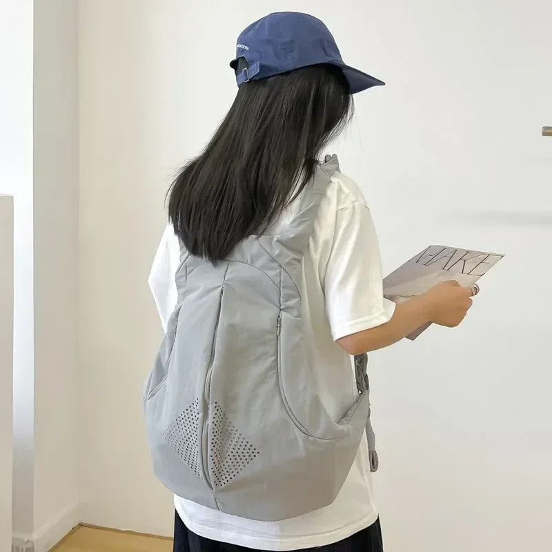 包包男Outdoor Mountain Climbing Punching Structure Sports Commuting Backpack Leisure Time Travel High-capacity Couple School Bags