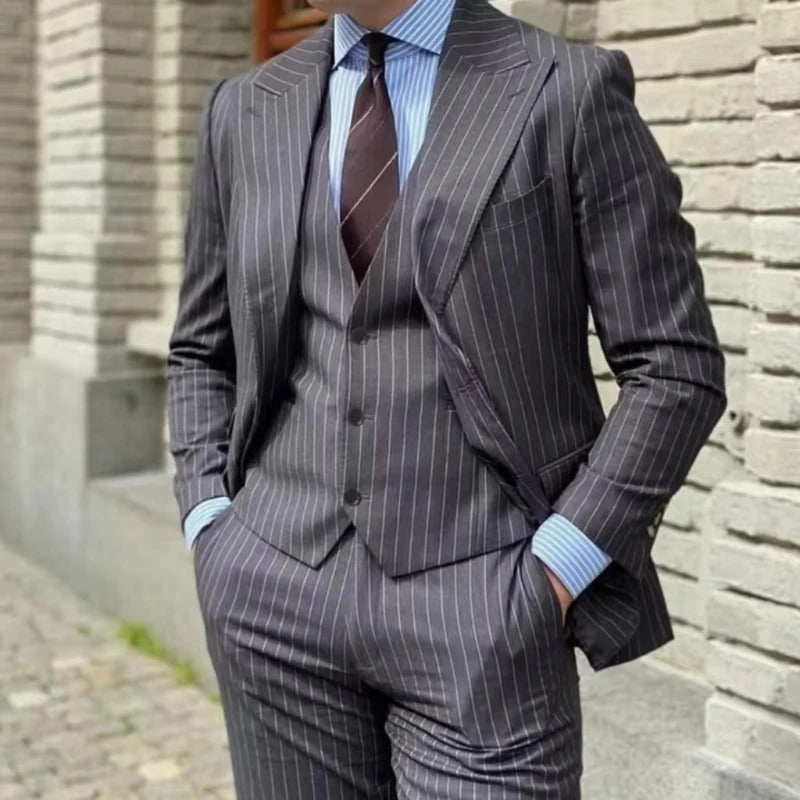 礼服男Formal Pinstripe Mens Suit Slim Fit 3 Pieces Blazer Vest Pants Set One Button Peak Lapel Elegant Tuxedos Wedding Groom Ceremony