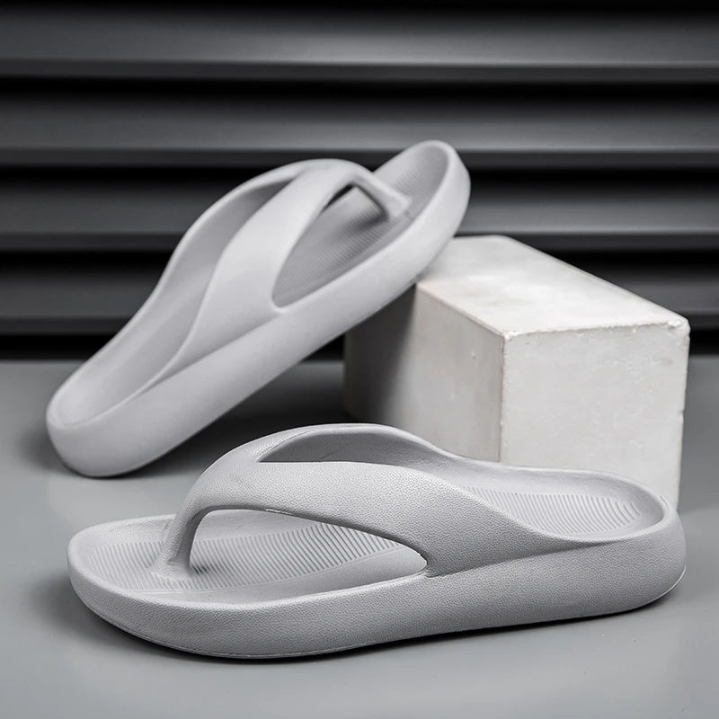 Fashion 2024 Men's Flip Flops Outdoor Indoor Slippers Soft Sole Slides Men Beach Sandals Non-slip Home Men Slippers Flip Flops
