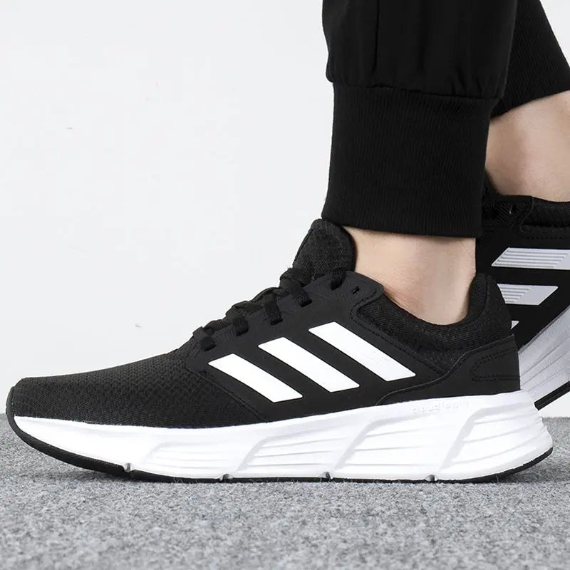 Adidas men's shoes 2024 winter sports shoes wear-resistant cushioned comfortable casual running shoes GW3848