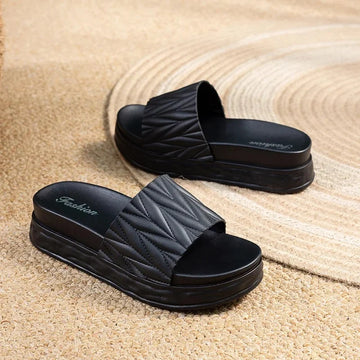 2024 New Women's Thick Bottom Slippers Fashionable Versatile Summer Anti-Slip Slippers Leisure PVC Material for Outdoor Use